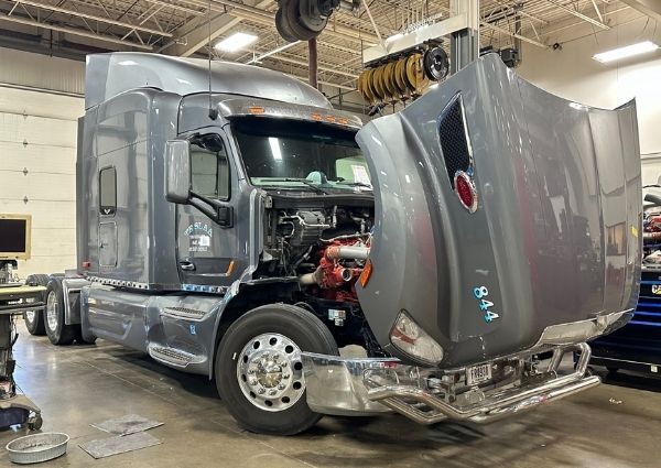 Midwest Peterbilt Group Service Photo